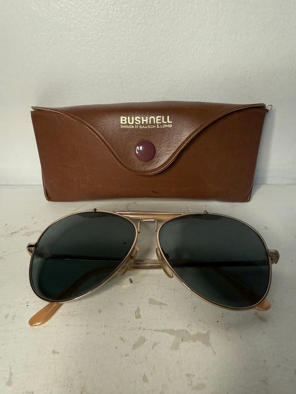 VTG Bausch & Lomb Bushnell Gold-Tone Pilot Aviator Shooting Sunglasses & Case